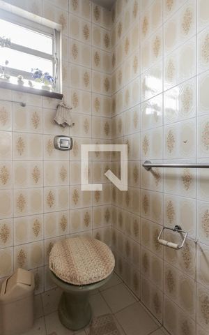 Casa à venda com 300m², 6 quartos e sem vaga Casa à venda com 300m², 6 quartos e sem vagaBanheiro 2