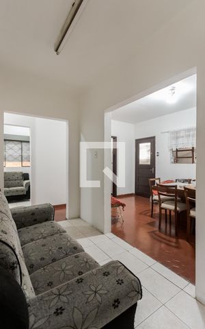 Casa à venda com 300m², 6 quartos e sem vaga Casa à venda com 300m², 6 quartos e sem vagaCopa
