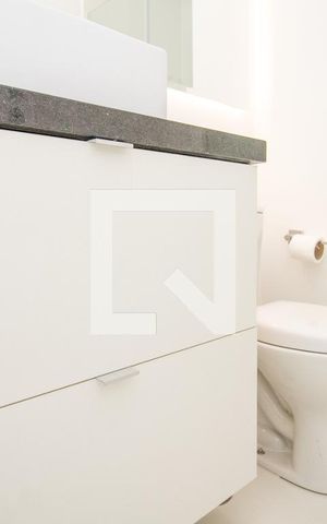 Studio à venda com 26m², 1 quarto e sem vaga Studio à venda com 26m², 1 quarto e sem vagaBanheiro - Armário e louça sanitária