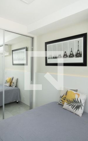 Studio à venda com 26m², 1 quarto e sem vaga Studio à venda com 26m², 1 quarto e sem vagaQuarto - Armário de porta espelhada