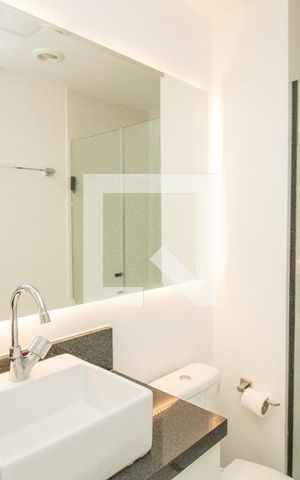Studio à venda com 26m², 1 quarto e sem vaga Studio à venda com 26m², 1 quarto e sem vagaBanheiro - Cuba da pia e espelho