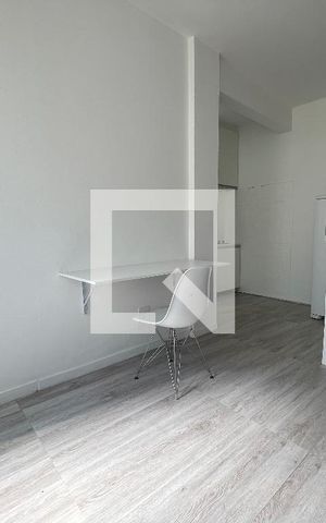 Casa para alugar com 25m², 1 quarto e sem vaga Casa para alugar com 25m², 1 quarto e sem vagaStudio