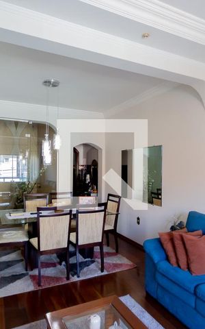Casa à venda com 231m², 3 quartos e 2 vagas Casa à venda com 231m², 3 quartos e 2 vagasSala