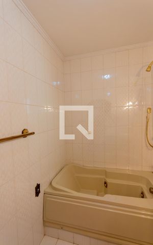 Casa à venda com 231m², 3 quartos e 2 vagas Casa à venda com 231m², 3 quartos e 2 vagasBanheiro da Suíte 3