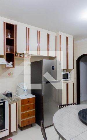 Casa à venda com 231m², 3 quartos e 2 vagas Casa à venda com 231m², 3 quartos e 2 vagasCozinha