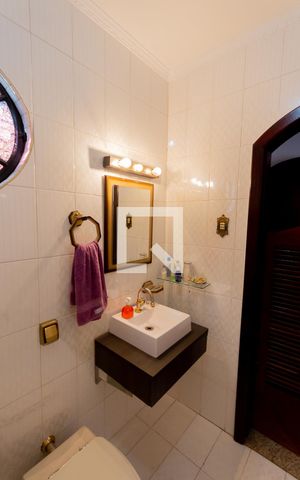 Casa à venda com 231m², 3 quartos e 2 vagas Casa à venda com 231m², 3 quartos e 2 vagasBanheiro da Suíte 3