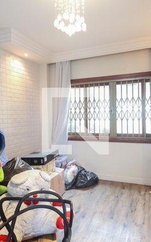 Casa à venda com 200m², 2 quartos e 4 vagas Casa à venda com 200m², 2 quartos e 4 vagasSala