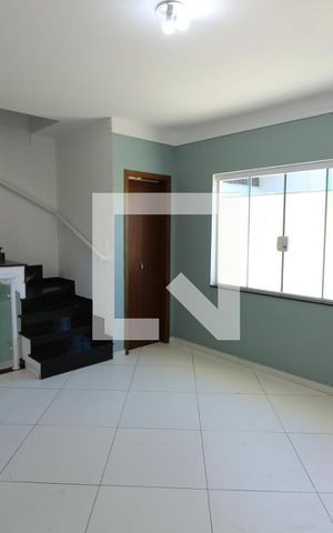 Casa à venda com 80m², 2 quartos e 2 vagasSala