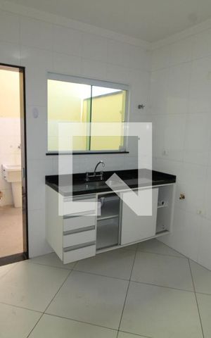 Casa à venda com 80m², 2 quartos e 2 vagasCozinha