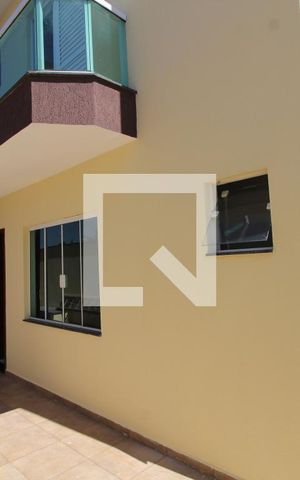 Casa à venda com 80m², 2 quartos e 2 vagasEntrada