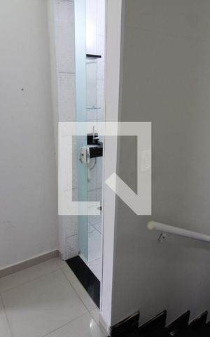 Apartamento para alugar com 65m², 2 quartos e 1 vagaEscada