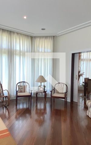 Casa de condomínio à venda com 462m², 4 quartos e 4 vagasSala