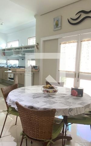Casa de condomínio à venda com 462m², 4 quartos e 4 vagasCopa