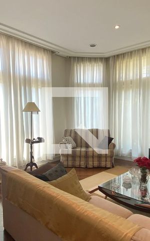 Casa de condomínio à venda com 462m², 4 quartos e 4 vagasSala