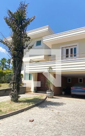 Casa de condomínio à venda com 462m², 4 quartos e 4 vagasFachada