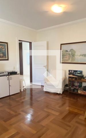 Casa de condomínio à venda com 462m², 4 quartos e 4 vagasSala de TV