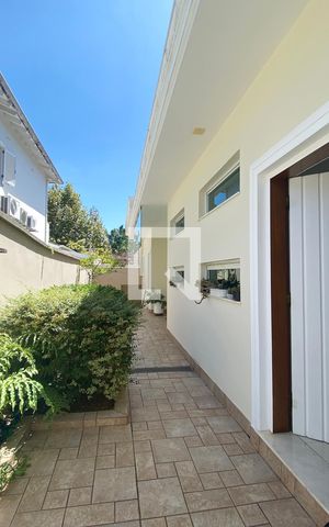 Casa de condomínio à venda com 462m², 4 quartos e 4 vagasÁrea de Serviço