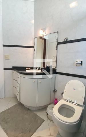 Casa de condomínio à venda com 462m², 4 quartos e 4 vagasBanheiro da Suíte 2