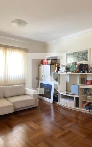 Casa de condomínio à venda com 462m², 4 quartos e 4 vagasSala de TV