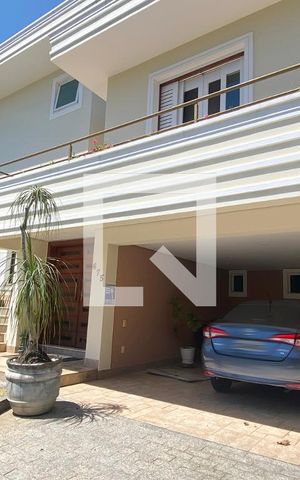 Casa de condomínio à venda com 462m², 4 quartos e 4 vagasFachada