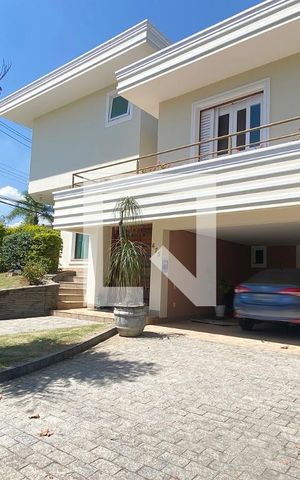 Casa de condomínio à venda com 462m², 4 quartos e 4 vagasFachada