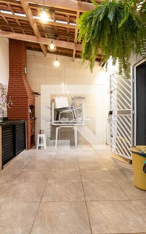 Casa para alugar com 201m², 4 quartos e 3 vagas Casa para alugar com 201m², 4 quartos e 3 vagasQuintal