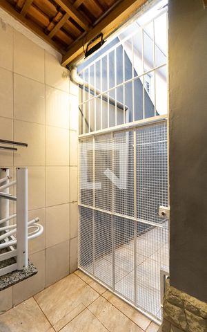 Casa para alugar com 201m², 4 quartos e 3 vagas Casa para alugar com 201m², 4 quartos e 3 vagasCorredor Lateral