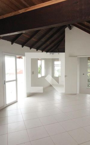 Casa de condomínio à venda com 250m², 3 quartos e 2 vagas Casa de condomínio à venda com 250m², 3 quartos e 2 vagasSótão da casa