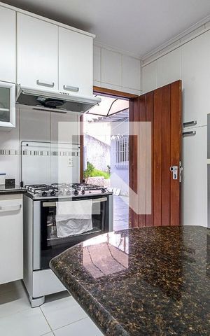 Casa à venda com 282m², 3 quartos e 3 vagas Casa à venda com 282m², 3 quartos e 3 vagasCozinha