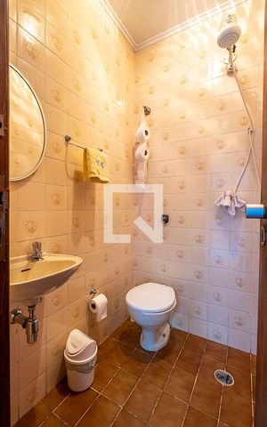 Casa à venda com 282m², 3 quartos e 3 vagas Casa à venda com 282m², 3 quartos e 3 vagasQuintal - Banheiro de serviço