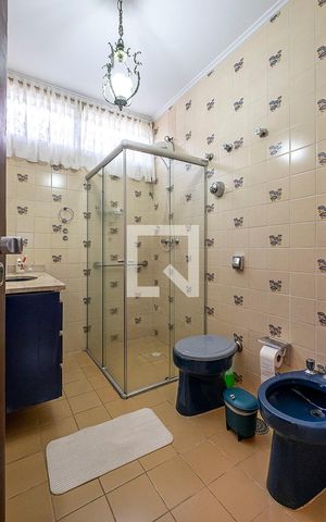 Casa à venda com 282m², 3 quartos e 3 vagas Casa à venda com 282m², 3 quartos e 3 vagasBanheiro