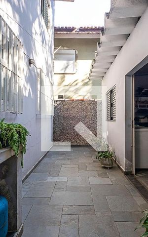Casa à venda com 282m², 3 quartos e 3 vagas Casa à venda com 282m², 3 quartos e 3 vagasQuintal