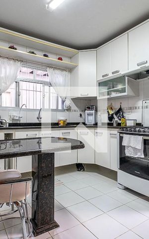 Casa à venda com 282m², 3 quartos e 3 vagas Casa à venda com 282m², 3 quartos e 3 vagasCozinha