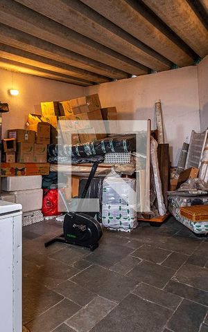 Casa à venda com 282m², 3 quartos e 3 vagas Casa à venda com 282m², 3 quartos e 3 vagasQuintal - Salão