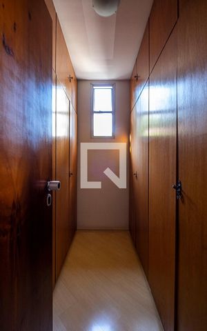 Casa à venda com 282m², 3 quartos e 3 vagas Casa à venda com 282m², 3 quartos e 3 vagasSuíte - Closet