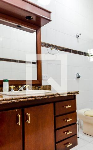 Casa à venda com 255m², 3 quartos e 4 vagasBanheiro da Suíte 2