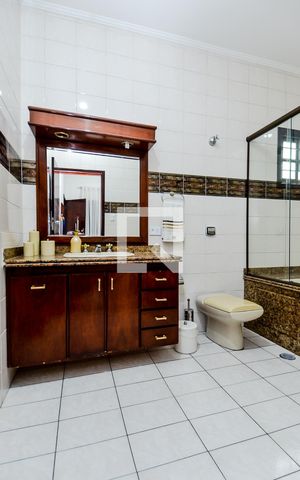 Casa à venda com 255m², 3 quartos e 4 vagasBanheiro da Suíte 1