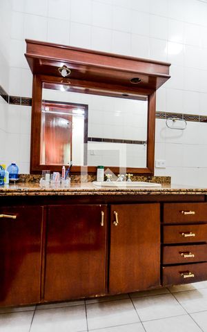 Casa à venda com 255m², 3 quartos e 4 vagasBanheiro da Suíte 2