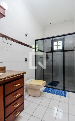 Casa à venda com 255m², 3 quartos e 4 vagasBanheiro da Suíte 2
