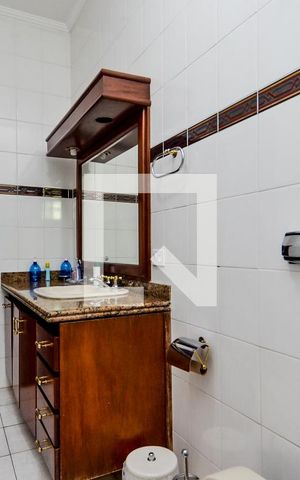 Casa à venda com 255m², 3 quartos e 4 vagasBanheiro da Suíte 2