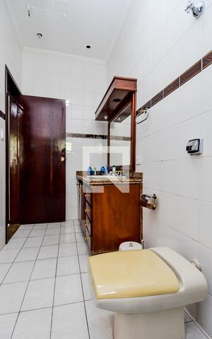 Casa à venda com 255m², 3 quartos e 4 vagasBanheiro da Suíte 2