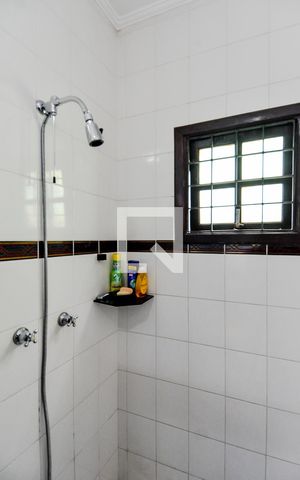 Casa à venda com 255m², 3 quartos e 4 vagasBanheiro da Suíte 2