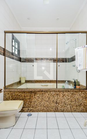 Casa à venda com 255m², 3 quartos e 4 vagasBanheiro da Suíte 1