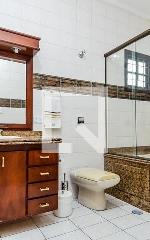 Casa à venda com 255m², 3 quartos e 4 vagasBanheiro da Suíte 1