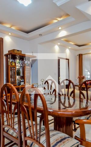 Casa à venda com 255m², 3 quartos e 4 vagasSala