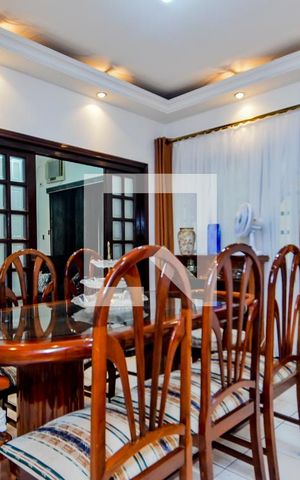 Casa à venda com 255m², 3 quartos e 4 vagasSala