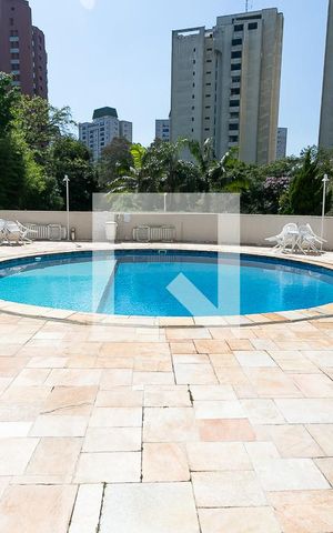 Apartamento à venda com 224m², 4 quartos e 3 vagas Apartamento à venda com 224m², 4 quartos e 3 vagasÁrea comum - Piscina
