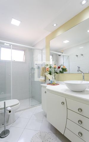 Apartamento à venda com 224m², 4 quartos e 3 vagas Apartamento à venda com 224m², 4 quartos e 3 vagasBanheiro