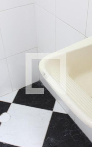 Apartamento para alugar com 81m², 2 quartos e sem vagaBanheiro de serviço