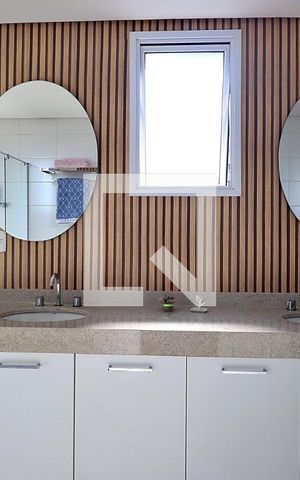 Apartamento à venda com 227m², 4 quartos e 4 vagasBanheiro da suíte 1